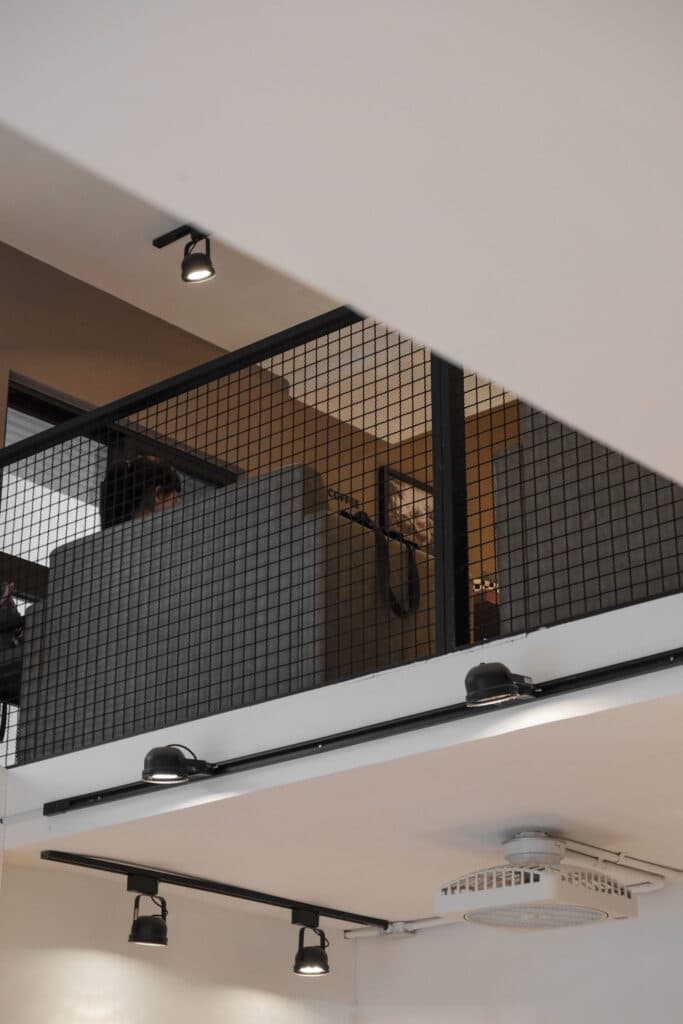 Garde-corps en métal installé sur une mezzanine au Mans